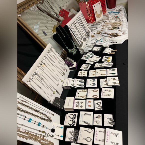 NWT Lia Sophia box 10 NEW pieces total retail $500+ necklaces, bracelets, rings - Picture 13 of 16